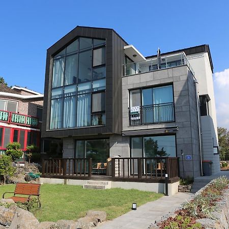 Plumeria Pension Jeju Buitenkant foto