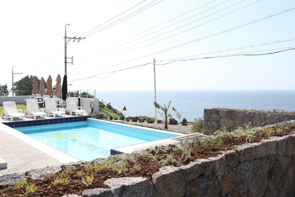 Plumeria Pension Jeju Buitenkant foto