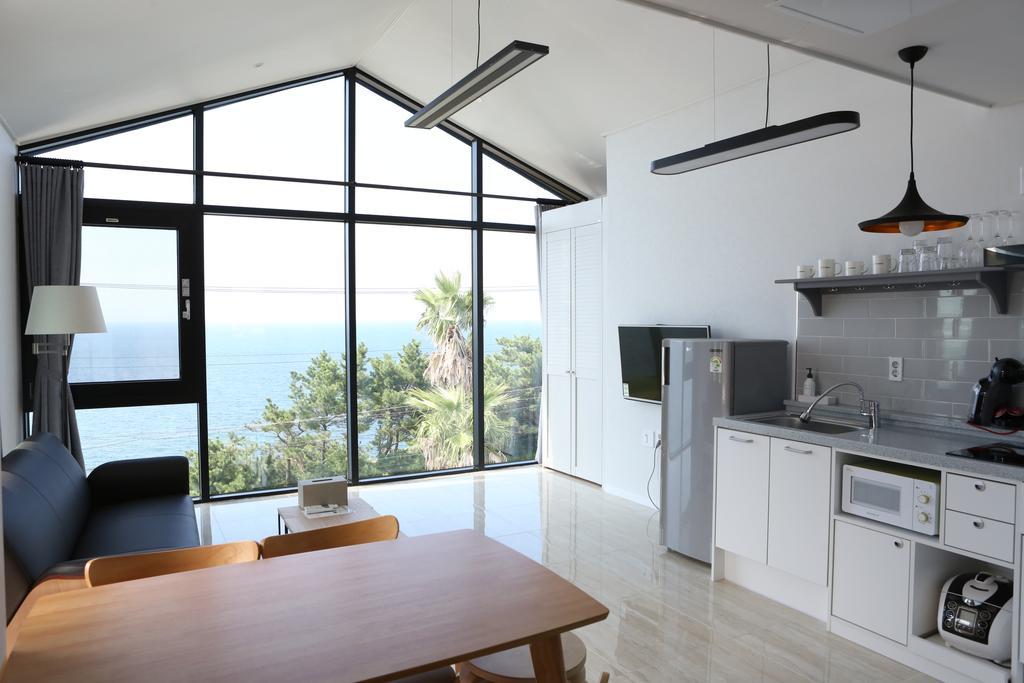 Plumeria Pension Jeju Buitenkant foto