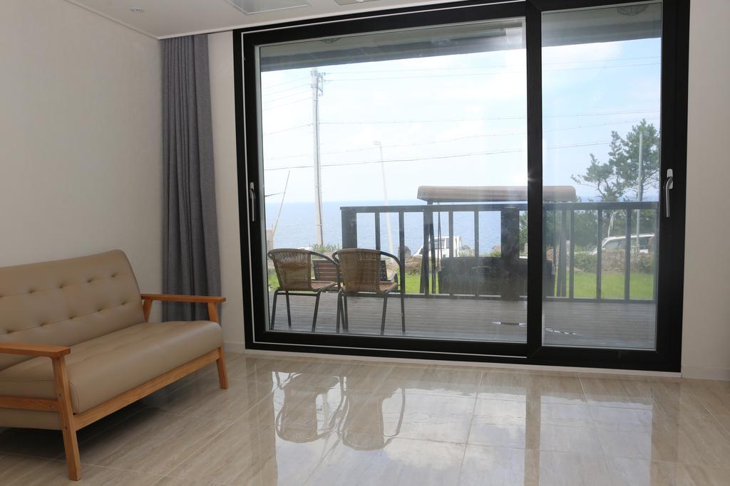 Plumeria Pension Jeju Buitenkant foto