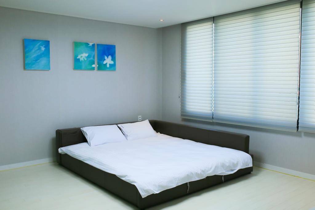 Plumeria Pension Jeju Buitenkant foto